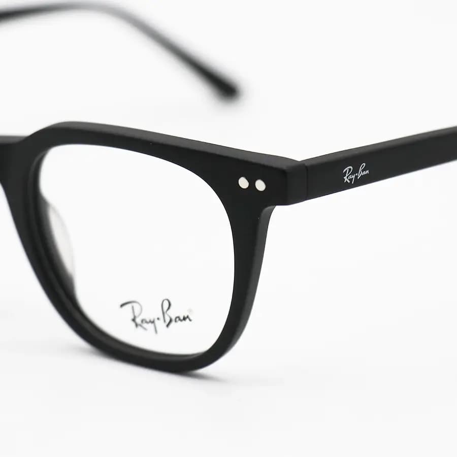عینک طبی تک کاوره Ray-Ban با فریم رنگ مشکی مات، شکل مربعی، لولا فنردار و کاور دودی تیره و پلاریزه مدل OLD008A — تصویر ۶