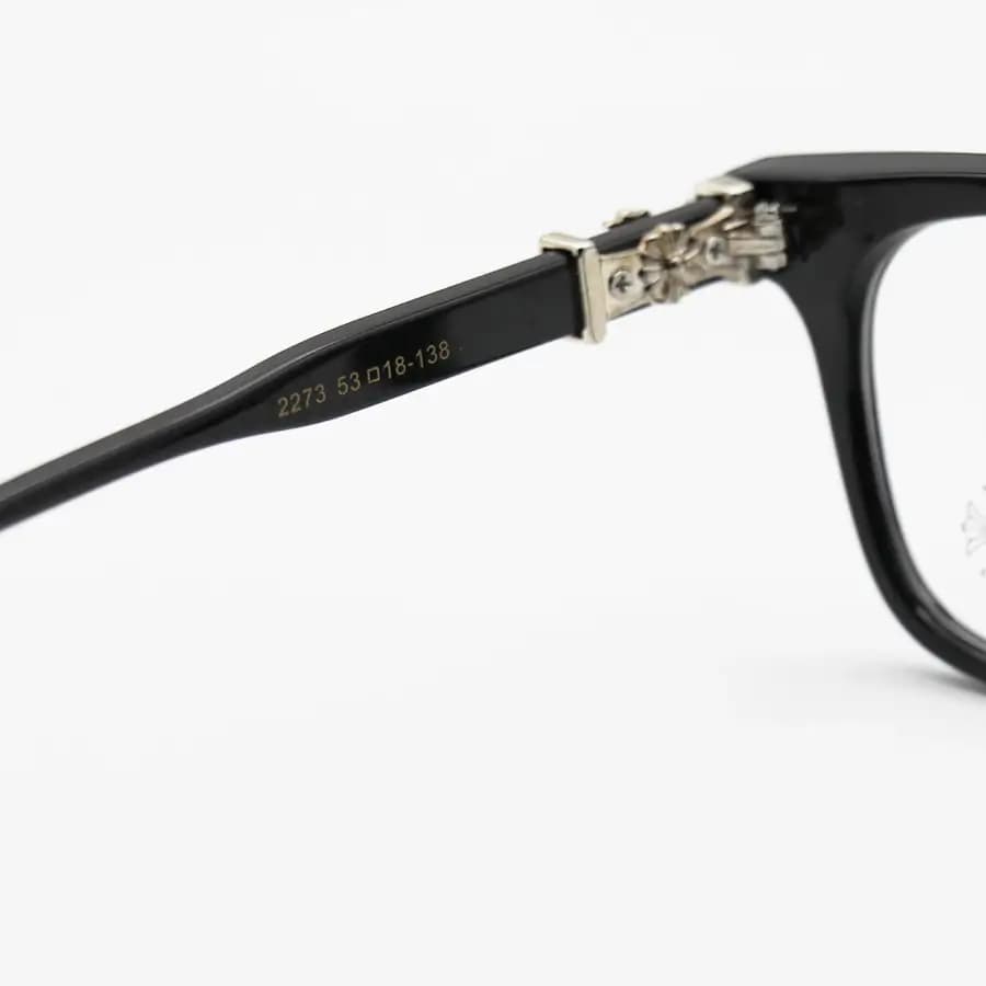 عینک Chrome Hearts با فریم مستطیلی شکل، رنگ مشکی براق و لنز بیرنگ و قابل تعویض مدل 2273 — تصویر ۷