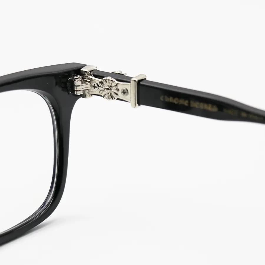 عینک Chrome Hearts با فریم مستطیلی شکل، رنگ مشکی براق و لنز بیرنگ و قابل تعویض مدل 2273 — تصویر ۵