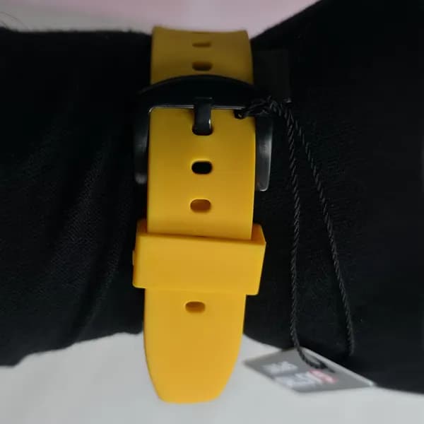 ساعت مچی اسپرت برند گاسترو GASTRO زردمشکی طرح AP تاریخ دار بند سیلیکونی (طرح سه موتوه) — تصویر ۳