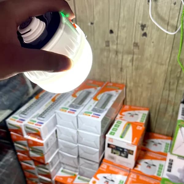 چراغ لامپ شارژی اضطراری خورشیدی نور مهتابی سفید برند HGDUE مدل HG-2023 + (گارانتی طلایی) — تصویر ۷