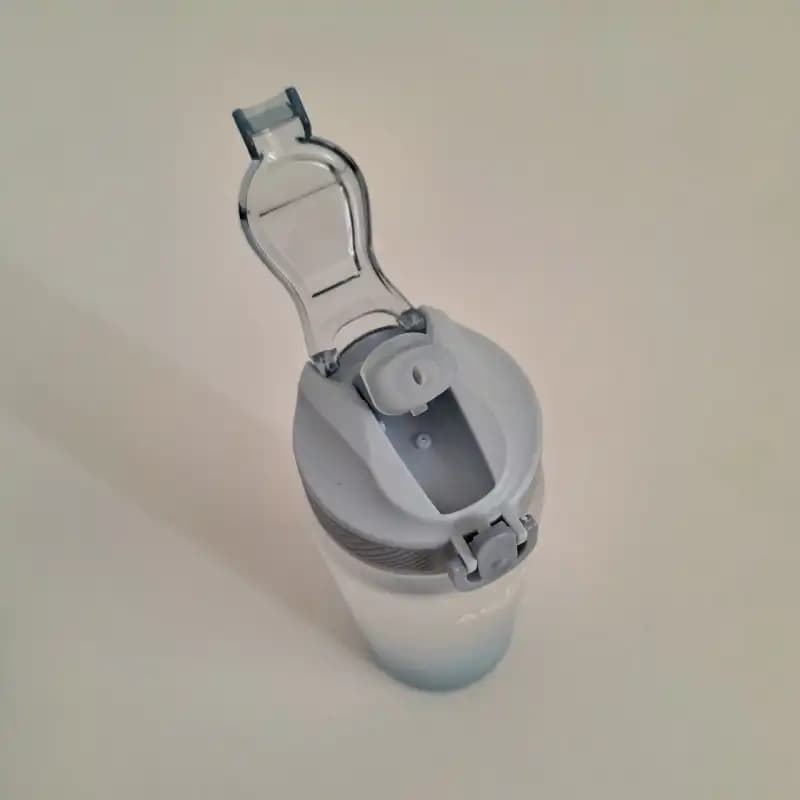 قمقمه اورجینال ورزشی ACTIV نی دار ضامن دار 900 میلی — تصویر ۲