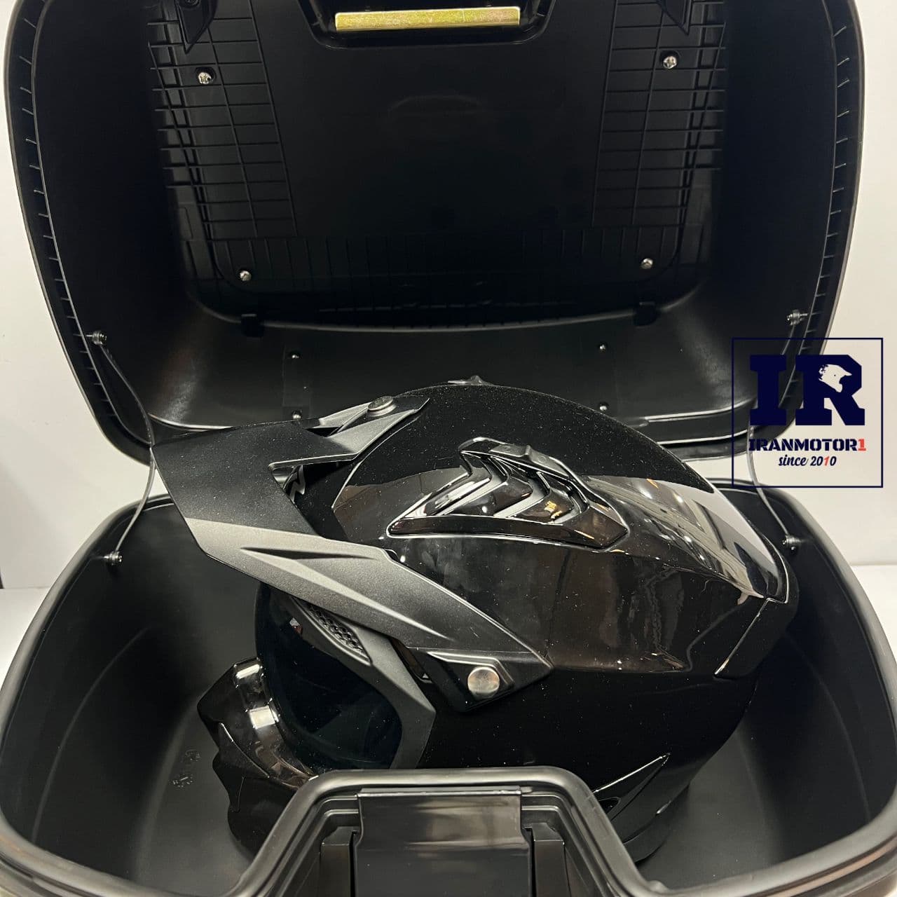 باکس موتور سیکلت تکنو مشکی شبرنگ قرمز TEKNO کد 658 — تصویر ۲