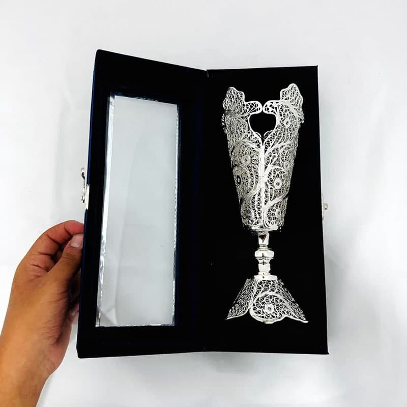 گلدان ملیله کاری به همراه جعبه مخمل — تصویر ۴