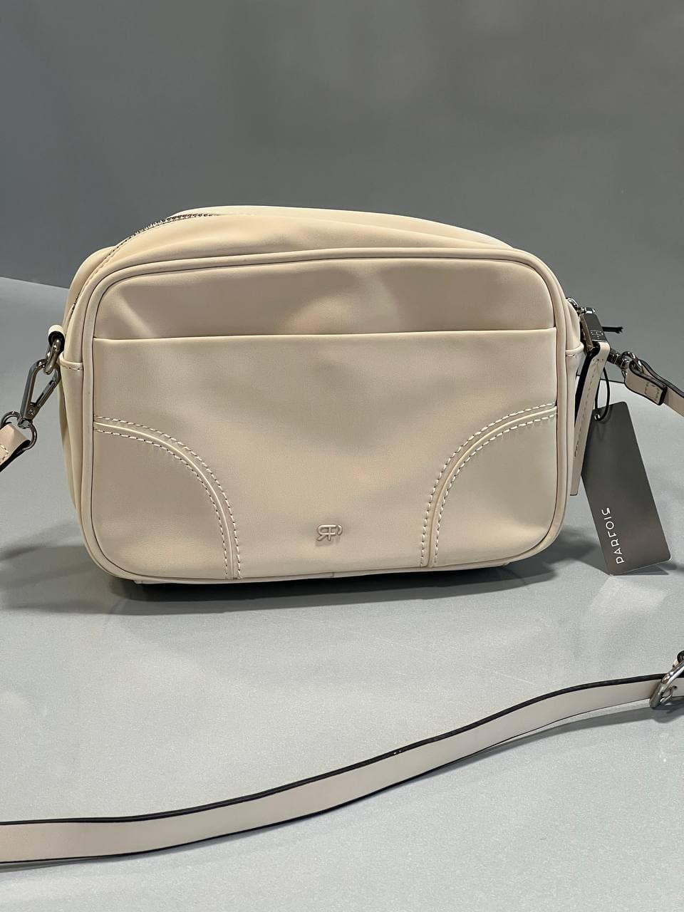کیف دوشی سایز مدیوم PARFOIS – مدل دوربین (Camera Bag) کرم/بژ — تصویر ۲