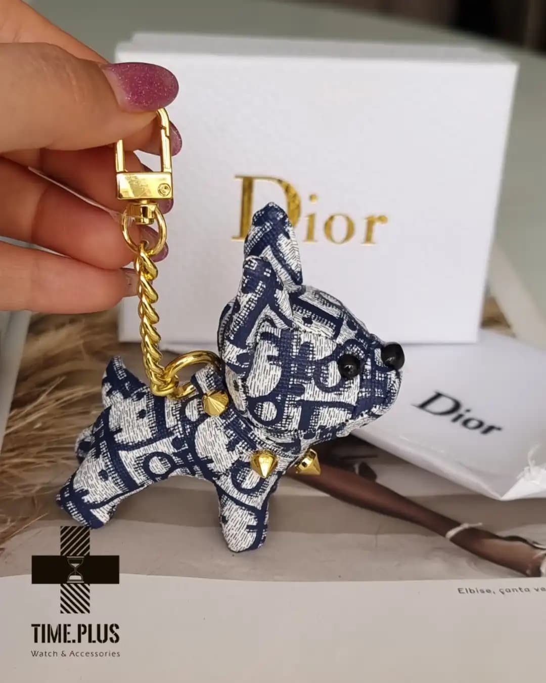 جاسوئیچی دیور طرح سگ سفید سرمه ای — تصویر ۵