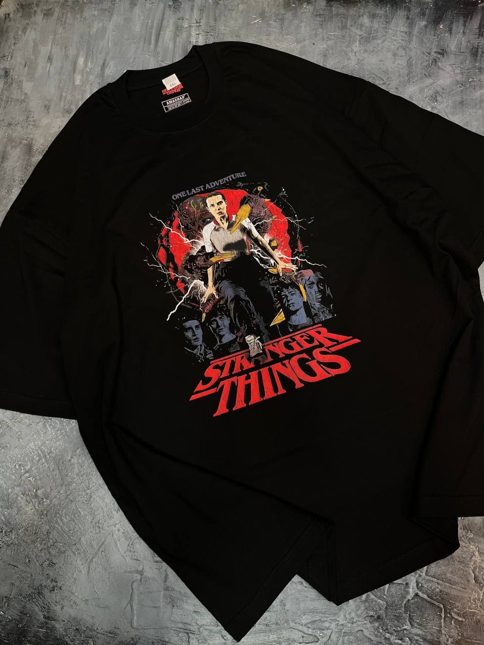 تیشرت نخ پنبه طرح Stranger Things ONE LAST ADVENTURE — تصویر ۱۱
