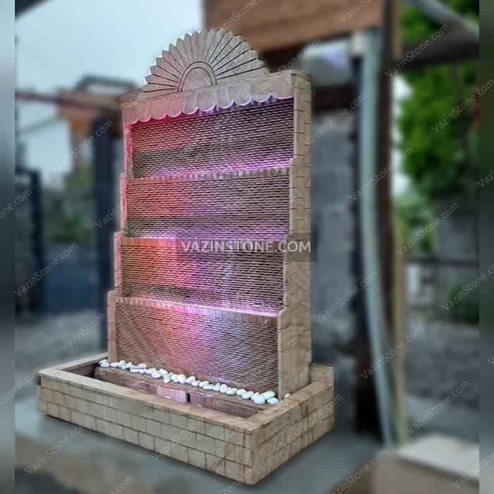 کتیبه و آبنمای سنگی خورشید — تصویر ۳