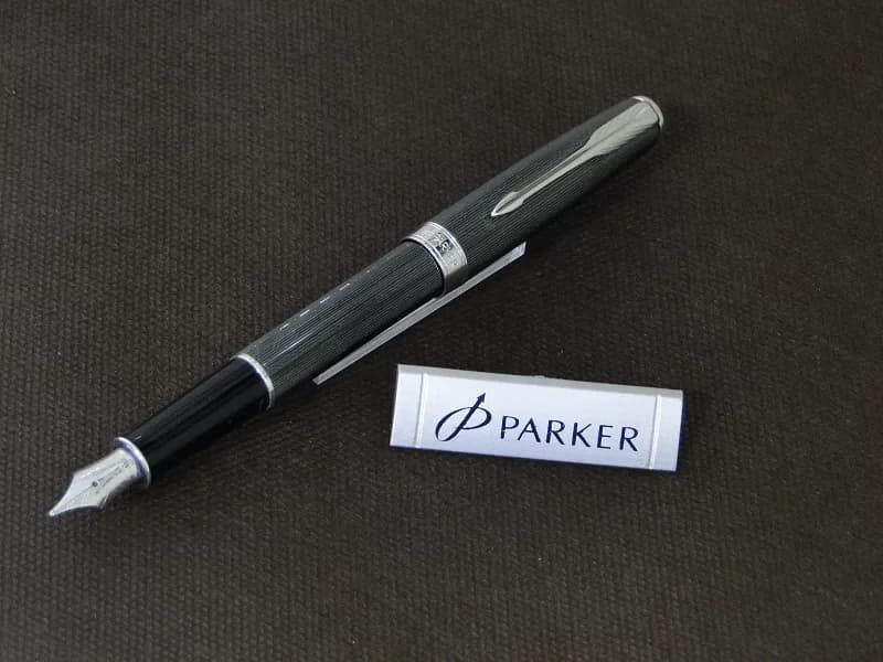 خودنویس پارکر مدل سونت چیزل (کربن گیره نقره) – PARKER SONET CHIZEL — تصویر ۳