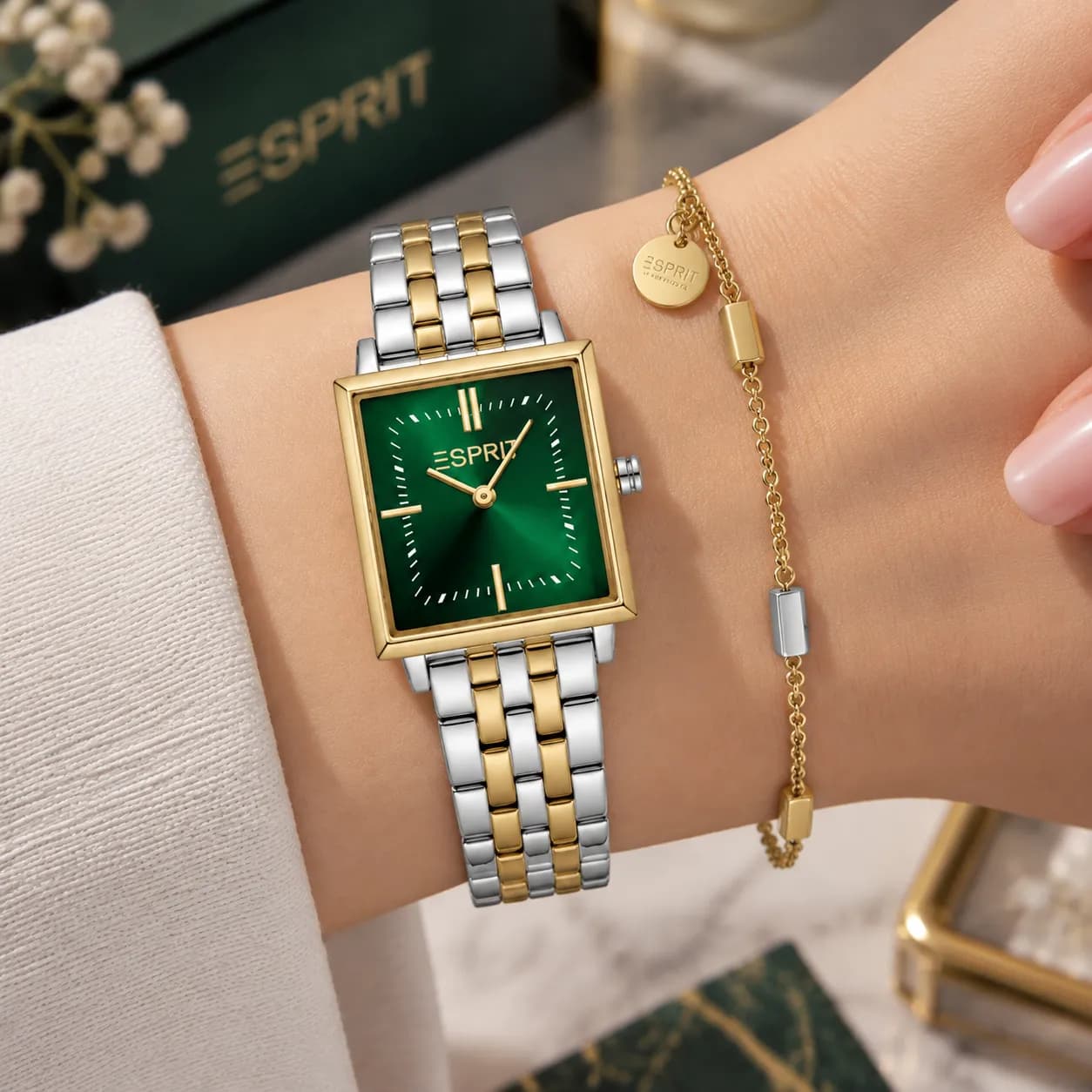 ساعت اسپریت زنانه es1l499m0055 کلاسیک کوارتز فریم مسطتیل استیل طلایی بند دو رنگ استیل طلایی صفحه سبز به همراه دست بند اصلی اسپریت — تصویر ۳