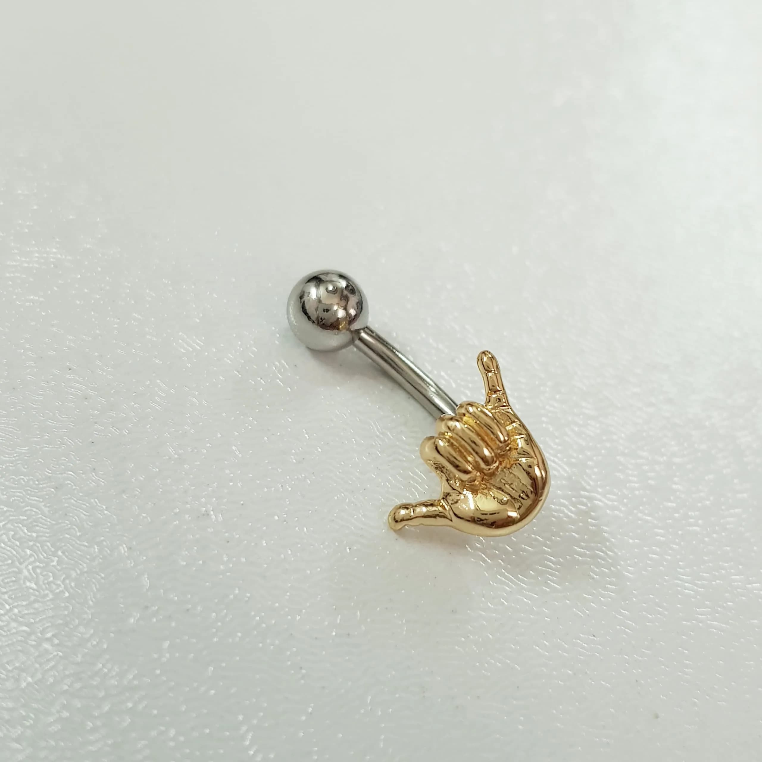 پرسینگ ناف طلایی طرح دست ، جنس استیل جراحی (Surgical Steel) — تصویر ۶