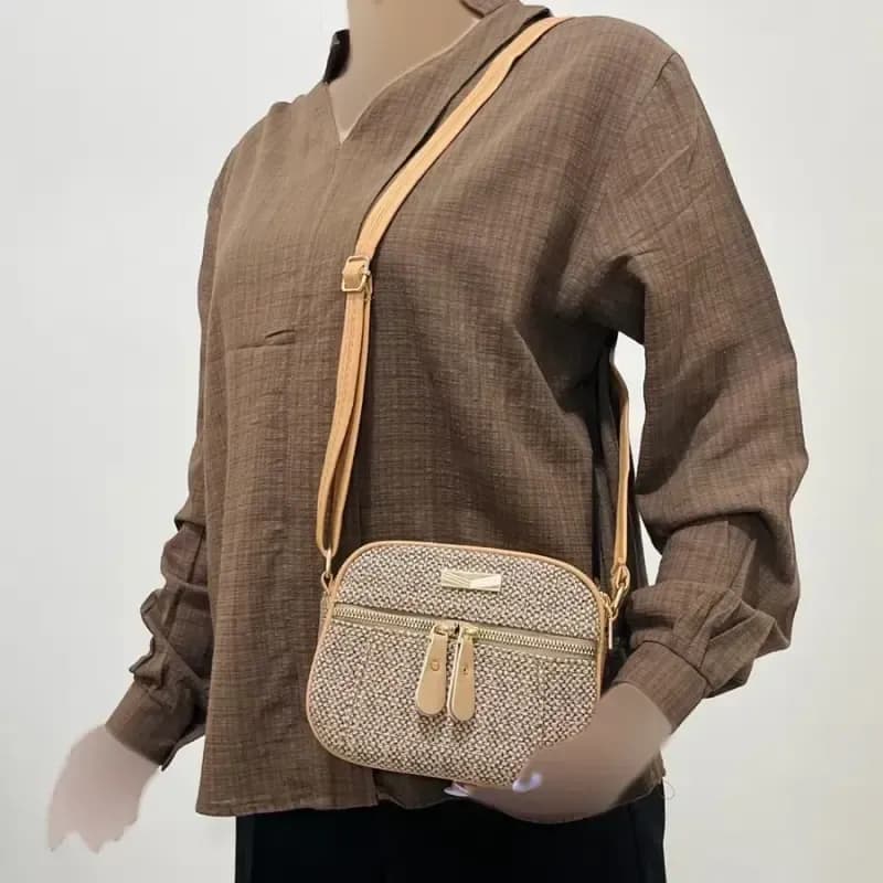 کیف زنانه چرم طرح کنفی چهار زیپ کد 1380 با بند دوشی قابل تنظیم — تصویر ۵