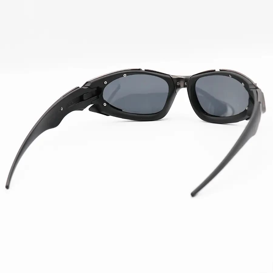 عینک آفتابی OAKLEY با فریم رنگ مشکی و نوک مدادی، لنز پلاریزه و دودی تیره به همراه پک اصلی مدل 9367 — تصویر ۵