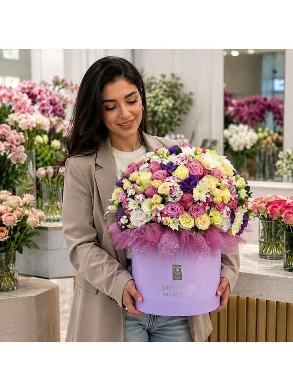 باکس گل رسمی افتتاحیه با رز سفید و سبزآرایی