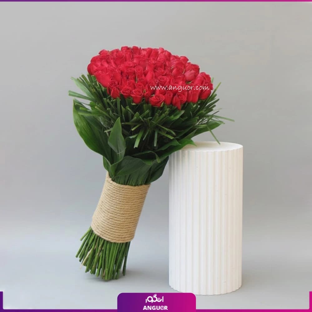 دسته گل بزرگ رز قرمز ممتاز – ۱۰۰ شاخه
