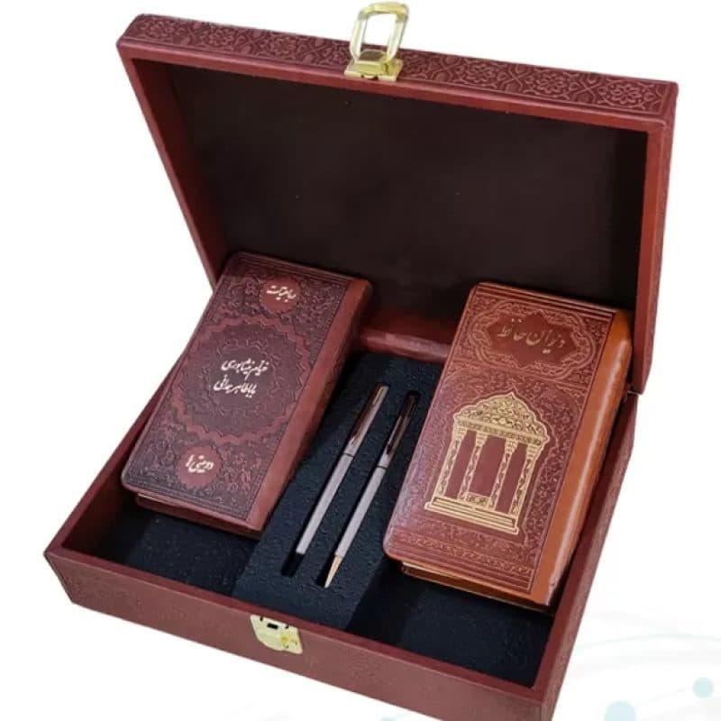 حافظ و خیام و باباطاهر پالتویی چرم با خودکار و روان نویس — تصویر ۲