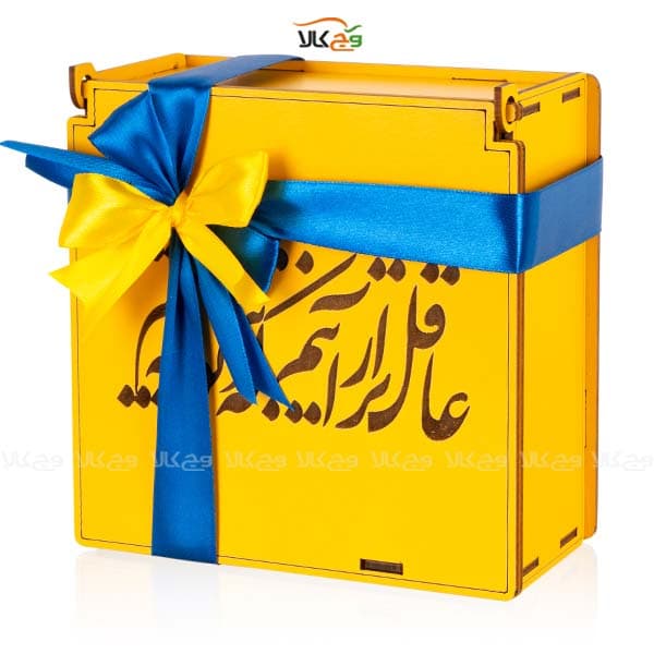 جعبه هدیه چوبی شکلات، دمنوش و قهوه عاقل تر از آنیم که دیوانه نباشیم وگان – 31 عددی — تصویر ۳