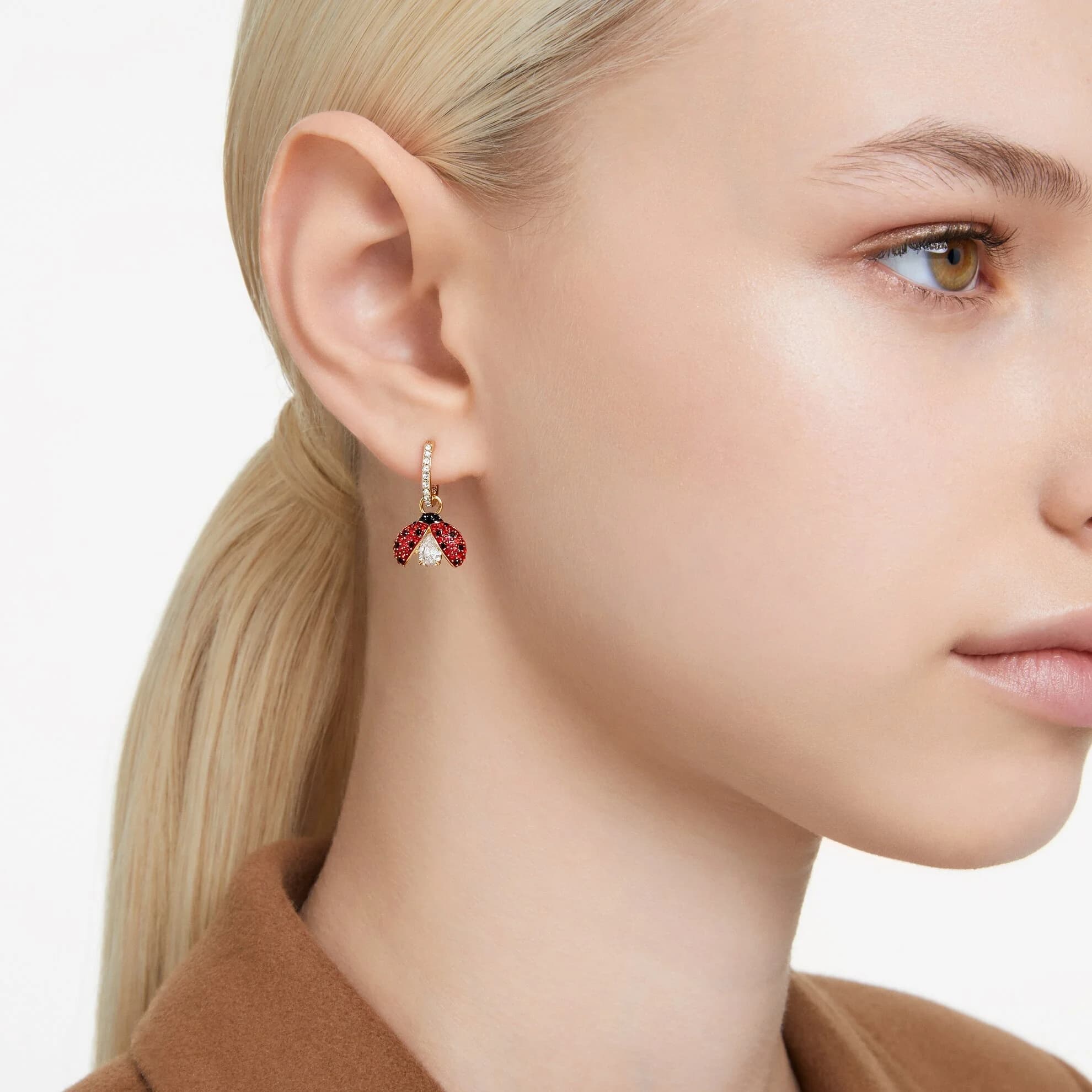 گوشواره قرمز سواروسکی اورجینال Swarovski Idyllia damla küpeler 5666131 — تصویر ۲