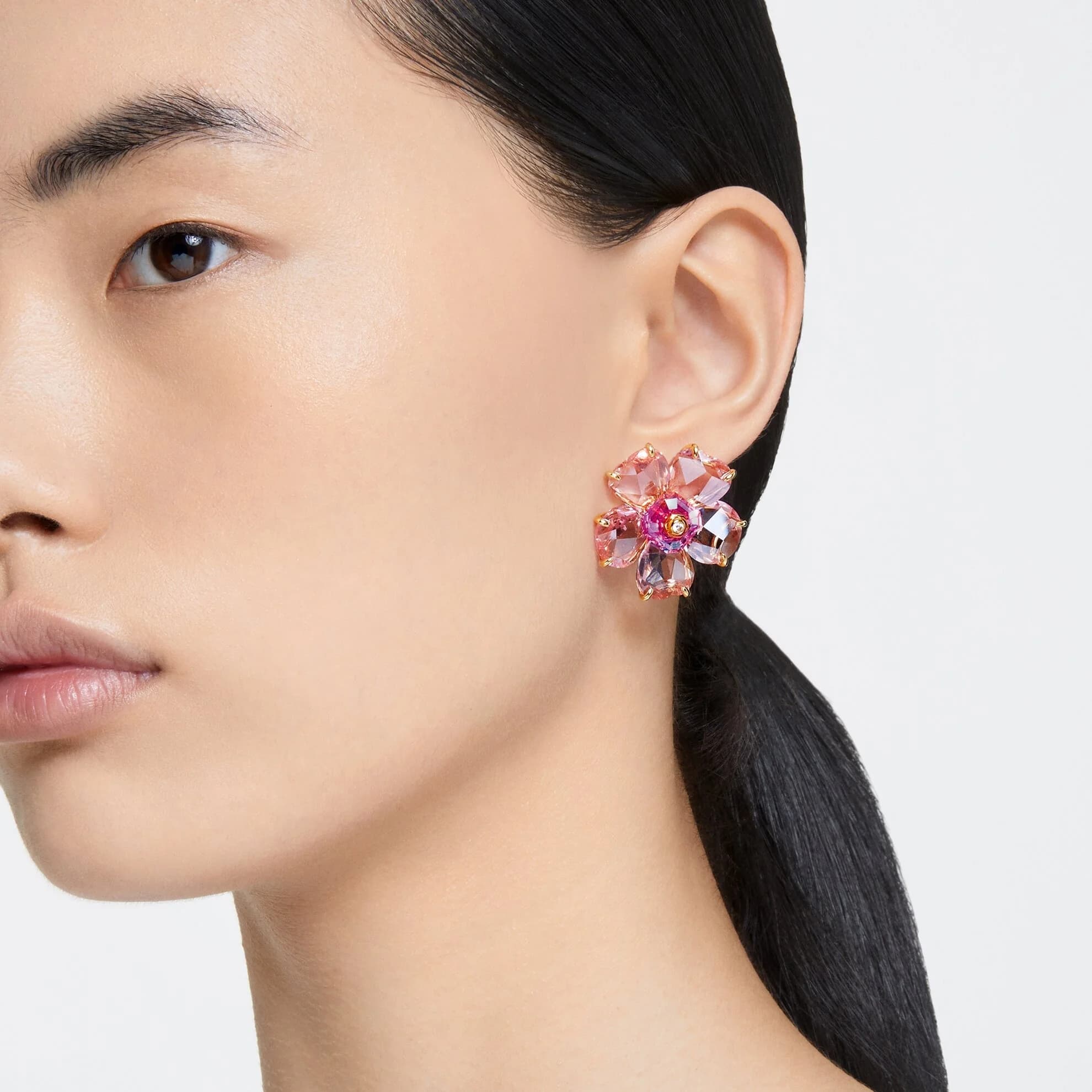 گوشواره صورتی و طلایی سواروسکی اورجینال Swarovski Florere stud earrings 5650563 — تصویر ۲