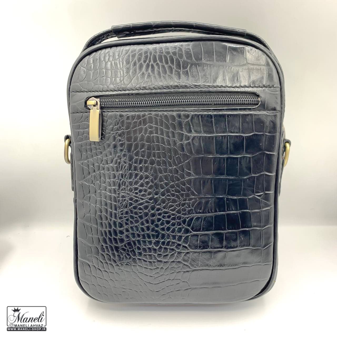 کیف چرم طبیعی رودوشی مردانه با طراحی کروکودیلی – رنگ مشکی — تصویر ۳