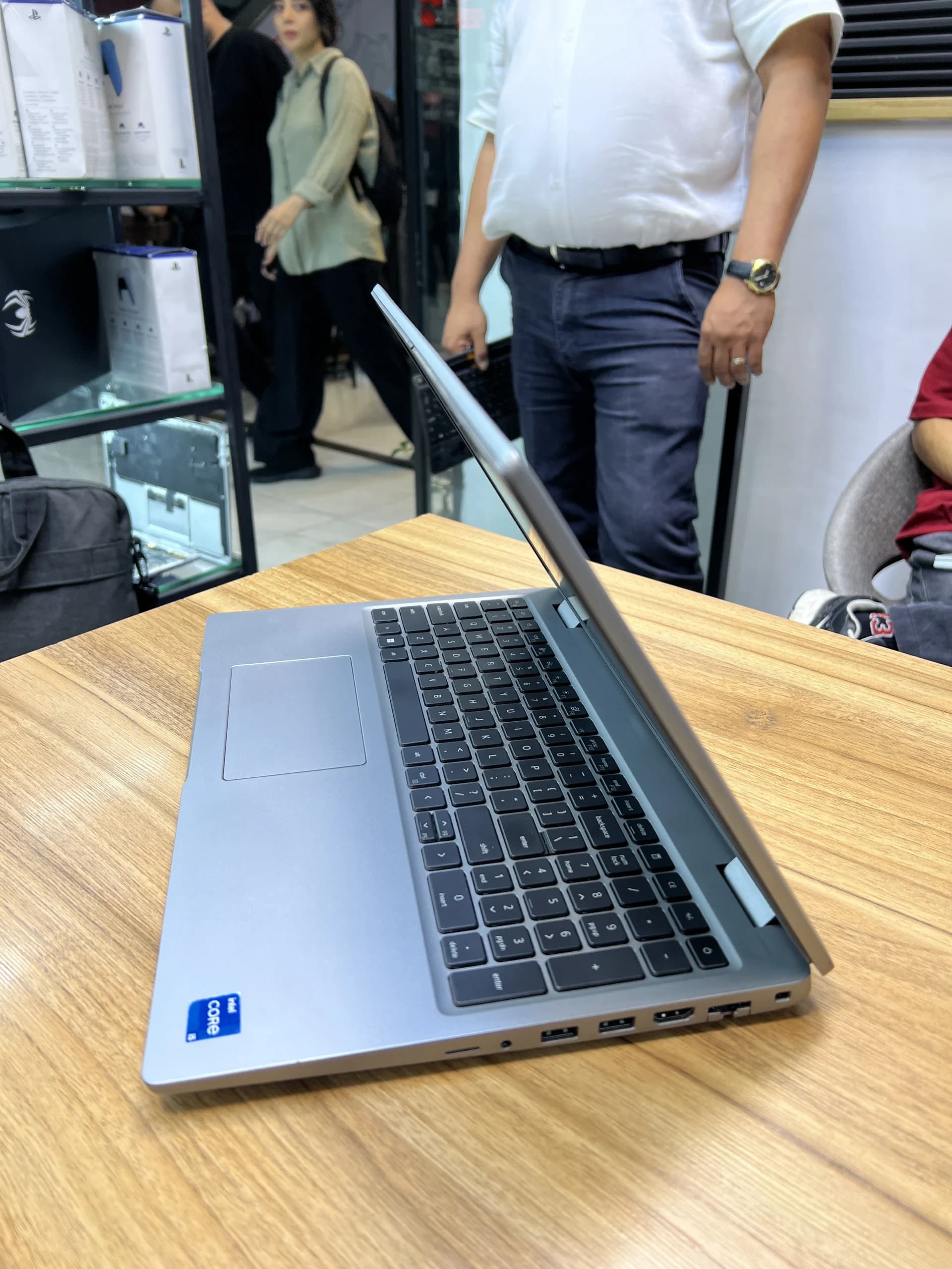 دل پرسیشن ۳۵۷۰ دست دوم ۱۵.۶ اینچی Dell Precision (۳۵۷۰) Core i۵-1۲۳۵U -۸GB-256GB- خاکستری — تصویر ۴