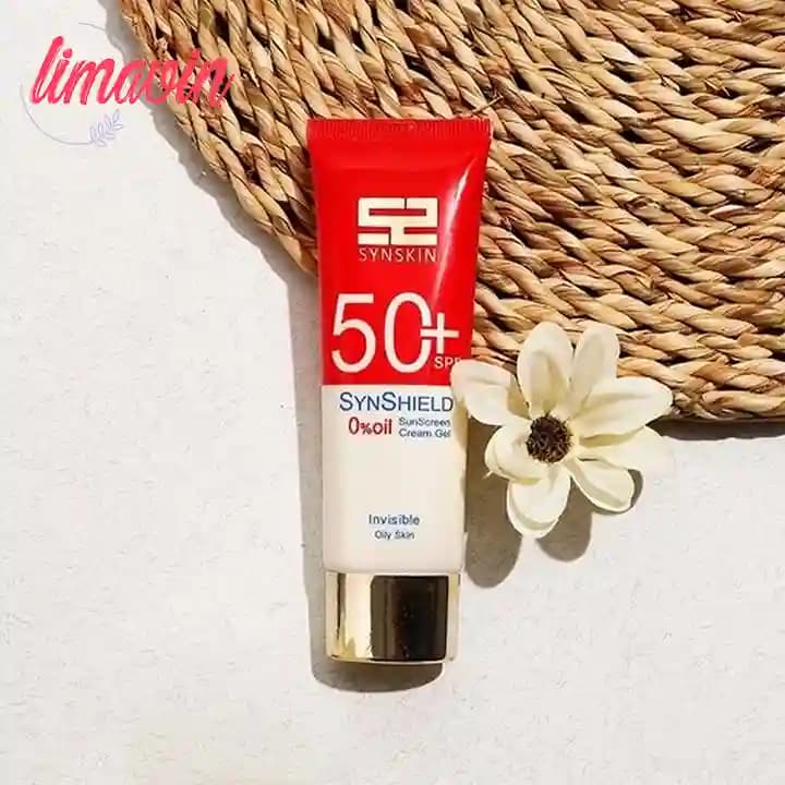 فلوئید ضدآفتاب بدون رنگ ساین اسکین SPF50 مدل SYN SHIELD، مناسب پوستهای چرب، حجم 50 میلیلیتر — تصویر ۲