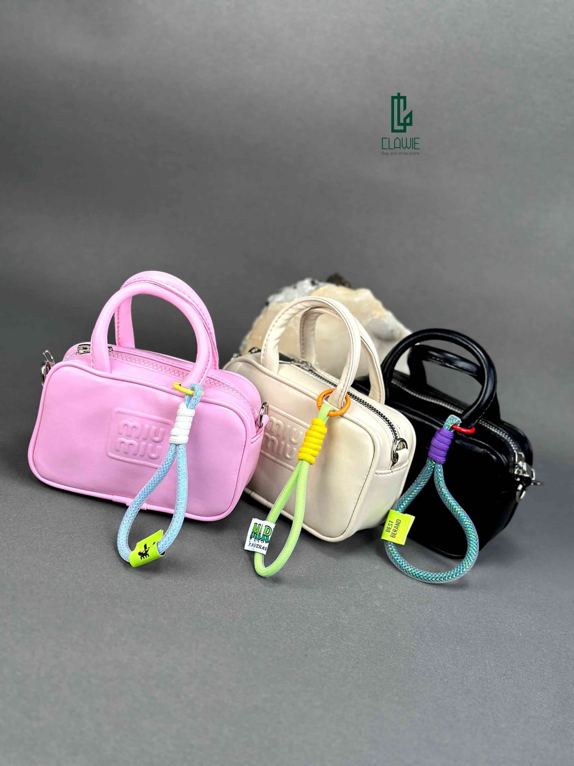 👝 کیف پاسپورتی : miumiu — تصویر ۵