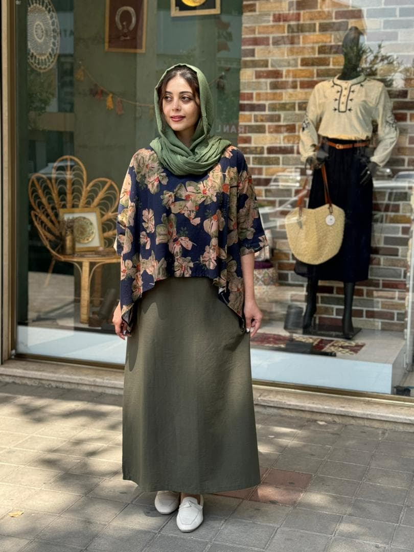 کراپ سایه سورمه ای گل نسکافه ای — تصویر ۲