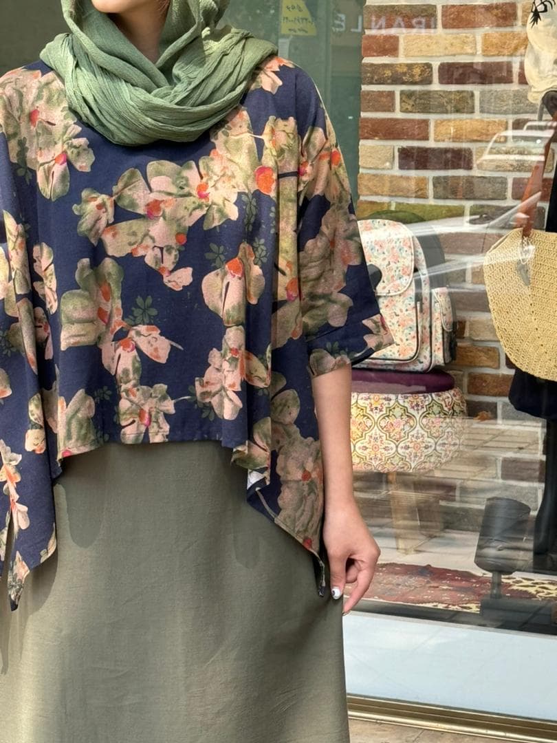 کراپ سایه سورمه ای گل نسکافه ای — تصویر ۳