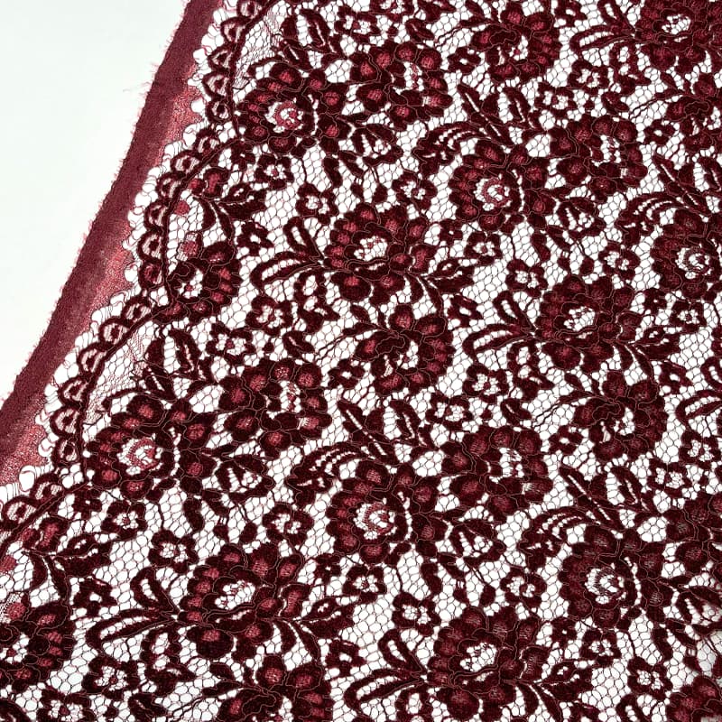 پارچه دانتل مخمل زرشکی