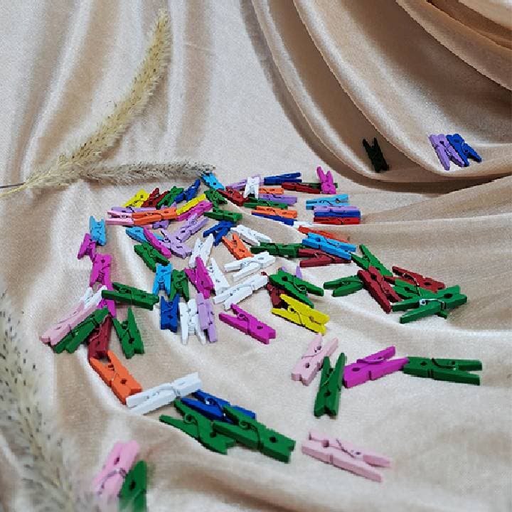گیره چوبی کوچک رنگی — تصویر ۲