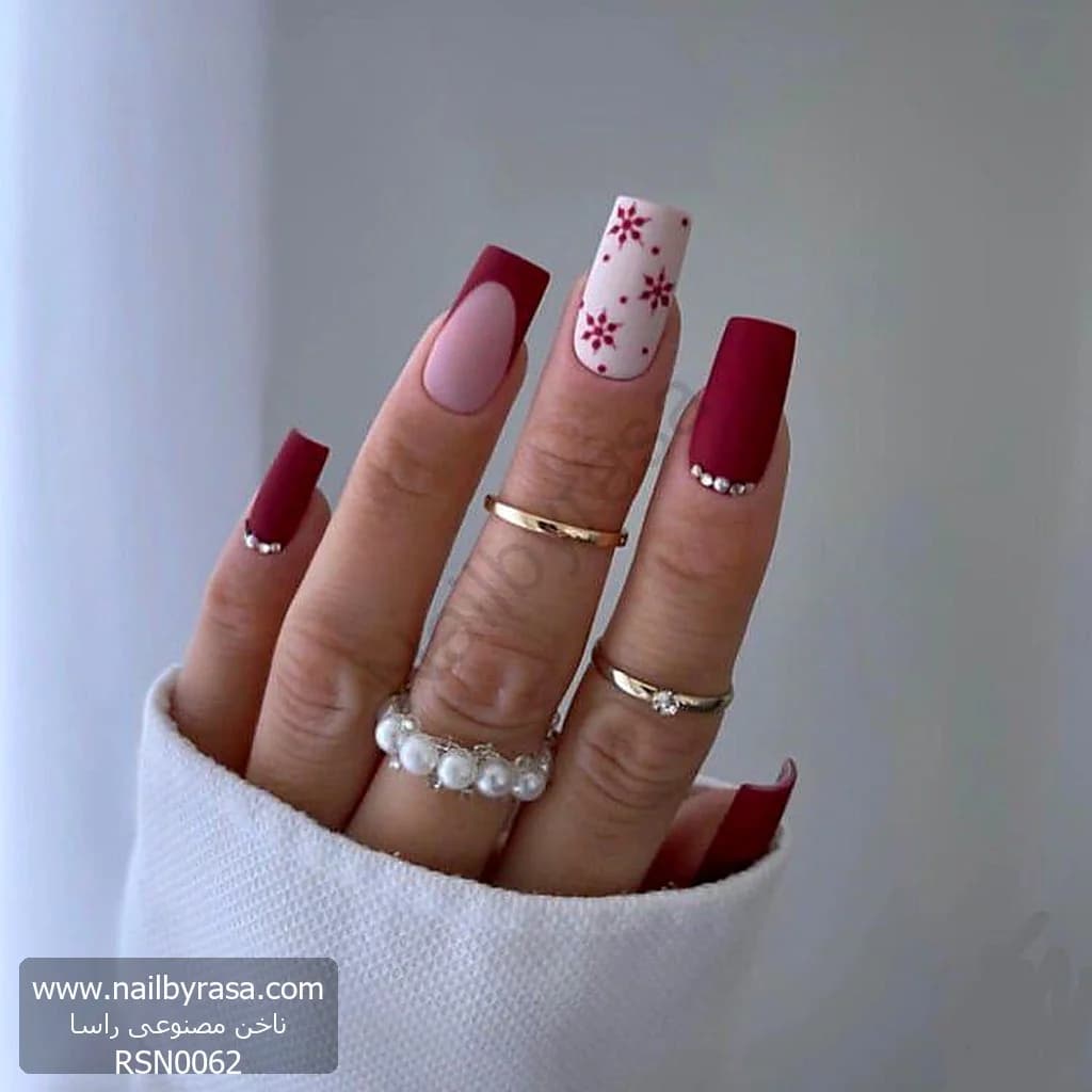 ناخن مصنوعی طرح دانه برف قرمز و نگیندار زرشکی مات مربعی بلند راسا – RSN0062