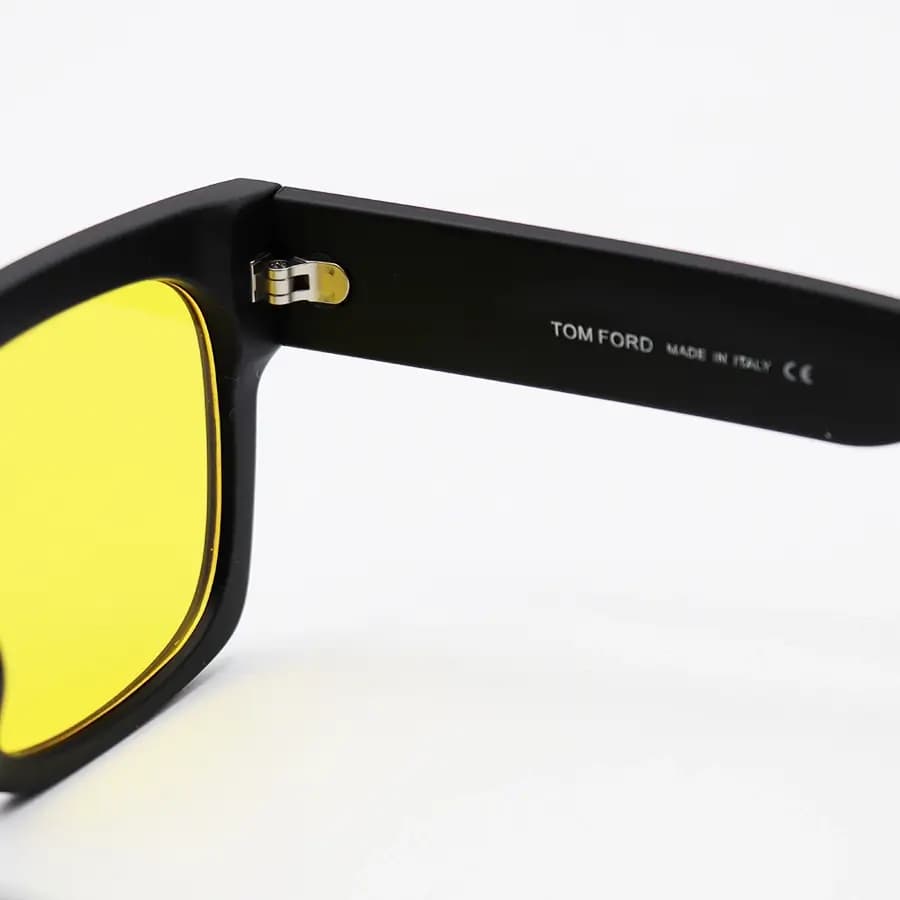 عینک دید در شب TOM FORD با فریم مربعی شکل، رنگ مشکی مات و لنز زرد رنگ مدل E5083 — تصویر ۶