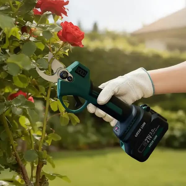 قیچی شارژی 21 ولت گرین لاین مدل Green Lion GSH-400 Electric Pruning Shears Tool — تصویر ۴