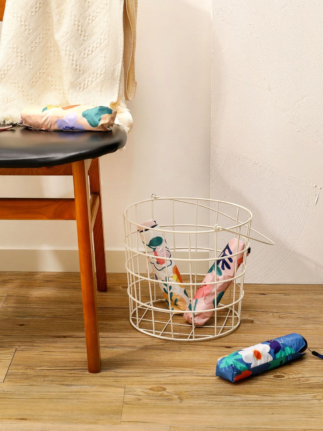 چتر ضد اشعه خورشید و ضد آب مینیسو، مدل Miniso Flowers Pattern Light Sunscreen Umbrella (white)، سفید گلدار، 55 سانتی متر — تصویر ۶