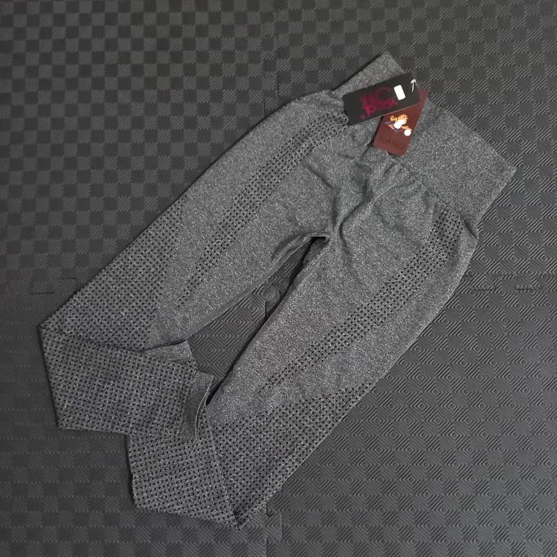 لگ ورزشی زنانه باسن چین دار سیملس وارداتی LS110 — تصویر ۴