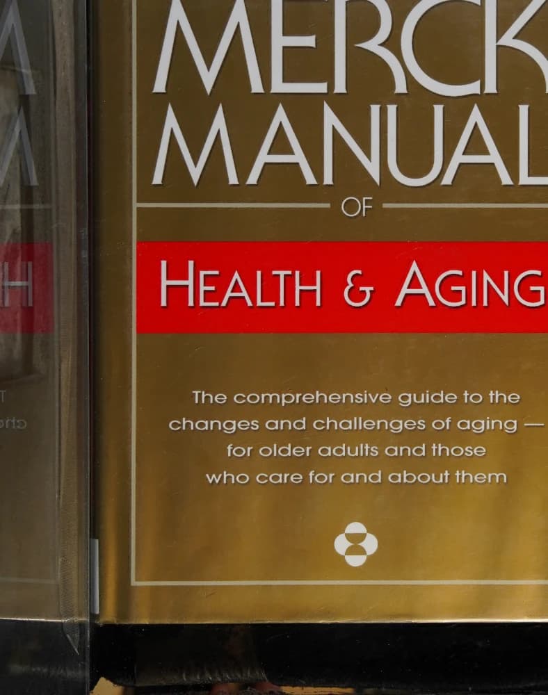 کتاب راهنمای سلامت و پیری مرک (The Merck Manual of Health & Aging) نسخه انگلیسی PDF | مارک اچ بیرز