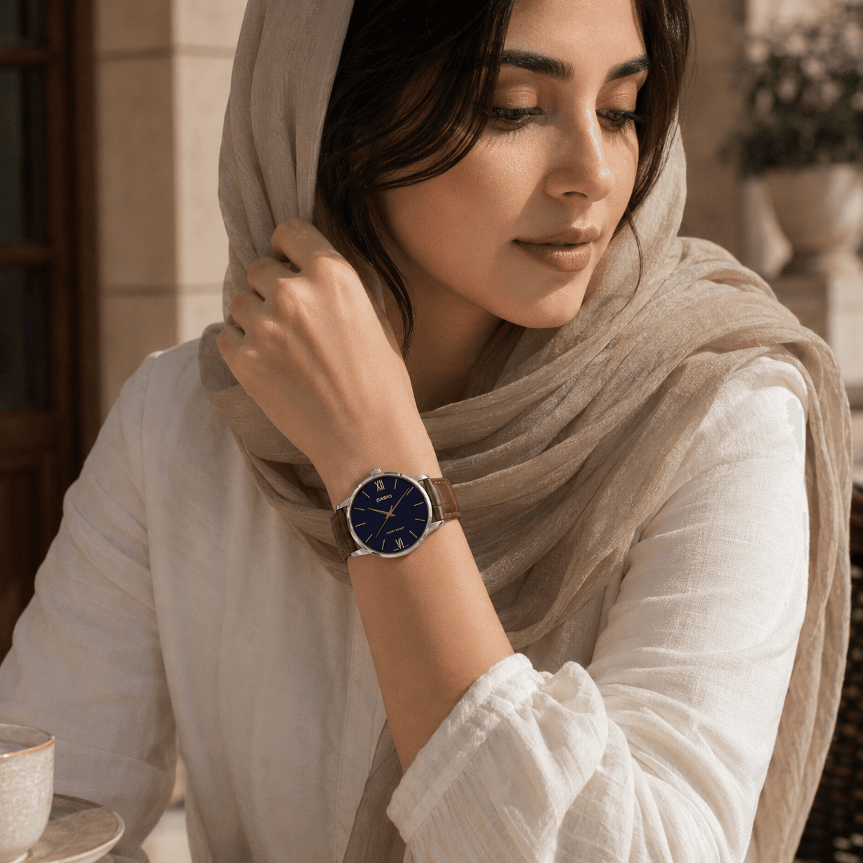 ساعت کاسیو مردانه mtp-v01l-2budf کلاسیک فریم دایره استیل بند چرم قهو ای صفحه ای سورمه ای موتور تک حالته — تصویر ۴