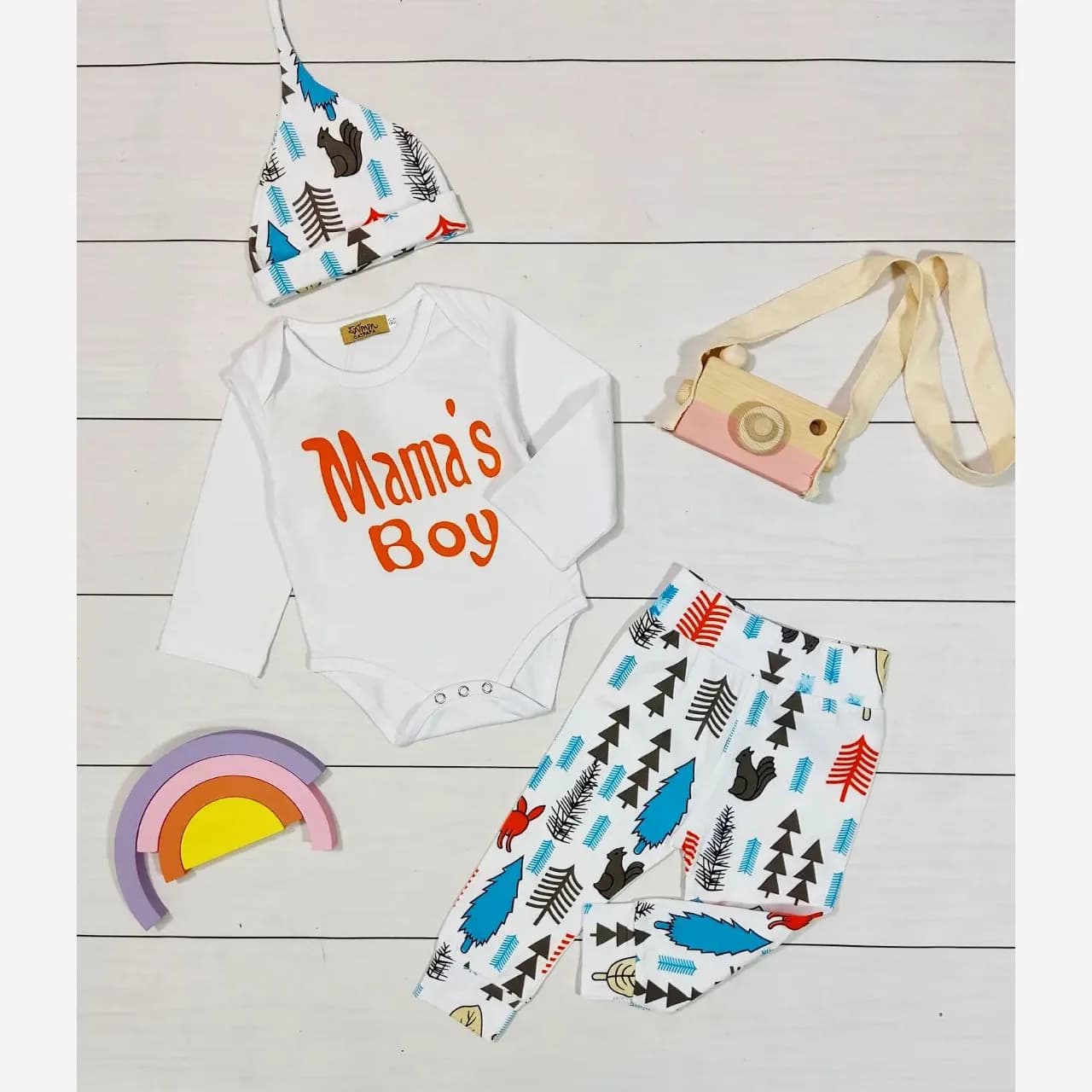 ست لباس سه تکه نوزادی پسرانه طرح Mama’s boy جنس نخ پنبه ضد حساسیت سایز 6 ماه تا 2 سال — تصویر ۲