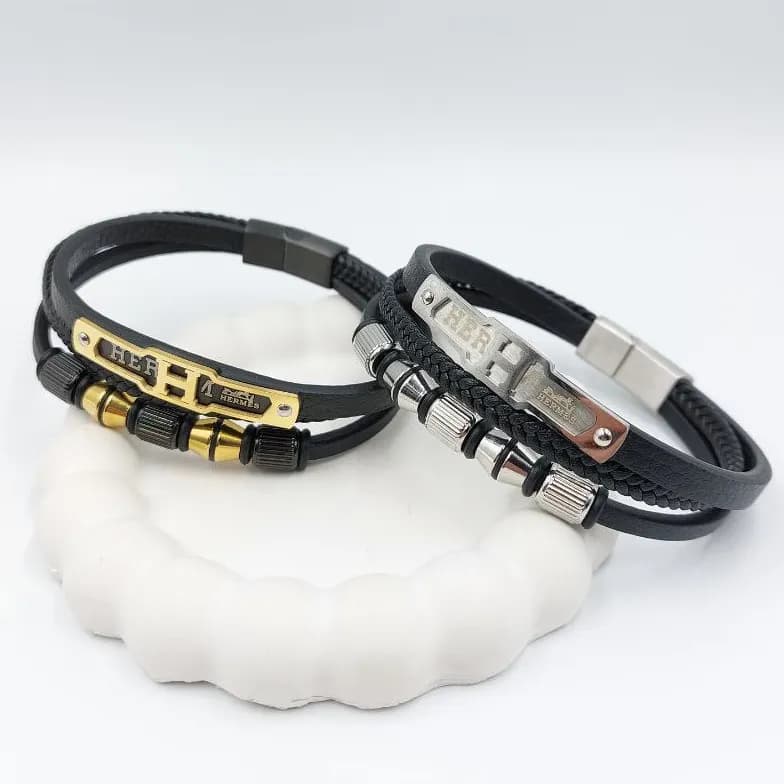 دستبند چرم هرمس hermes کلاسیک مردانه رنگ طلایی و نقره ای قفل مگنتی رنگ ثابت کد zmp 126855