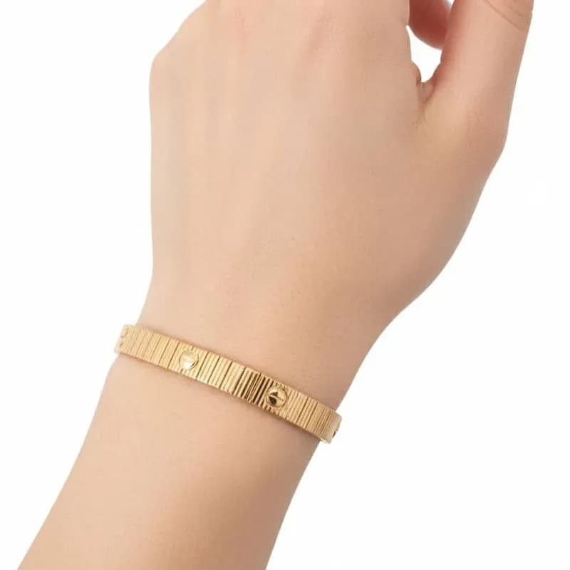 دستبند اورجینال برند کارتیر love unlimited – عشق بینهایت cartier 750 قفل اصلی کاملا مشابه طلا کیفیت آبکاری درجه ۱ سایز (۱۷سانت) کد zmp 98254 — تصویر ۳