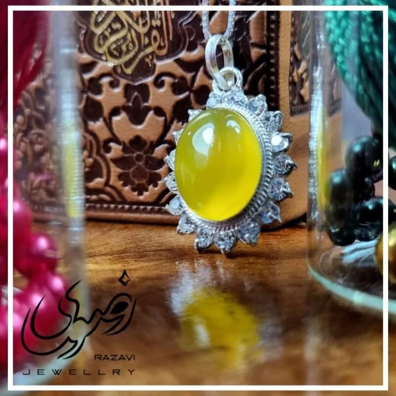 پلاک زنانه طرح آفتاب شرف الشمس — تصویر ۲