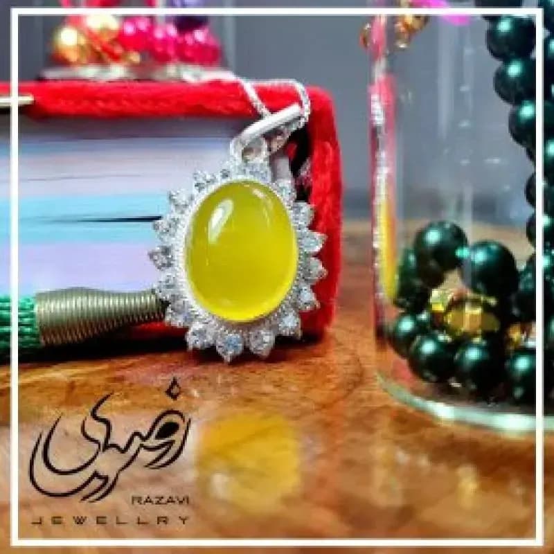 پلاک زنانه طرح آفتاب شرف الشمس — تصویر ۳