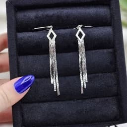 گوشواره نقره لوزی کد08 تمام نقره عیار 925 با روکش قوی طلا سفید عین طلا — تصویر ۲