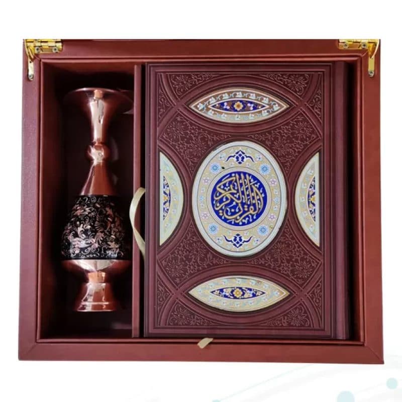 قرآن وزیری گلاسه چرم جعبه دار نفیس با گلدان الماس تراش — تصویر ۳