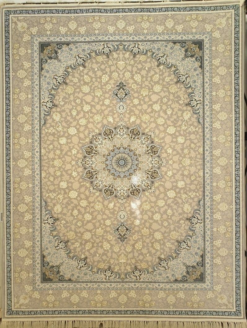 فرش ۱۲۰۰ شانه برجسته نقشه شمس زمینه نقره ای حاشیه نقره ای