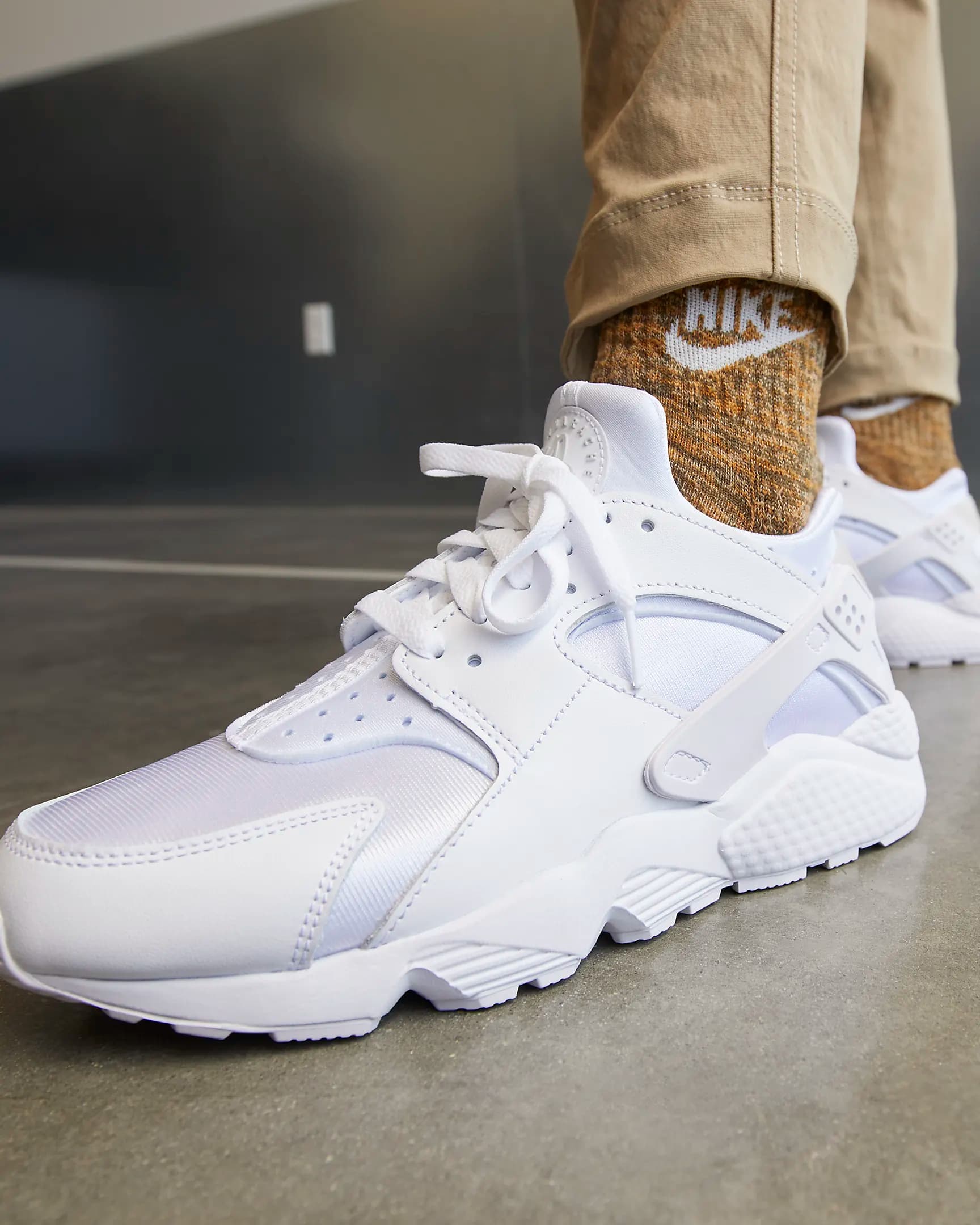 کفش زنانه نایک اورجینال-سفید Nike Air Huarache — تصویر ۳