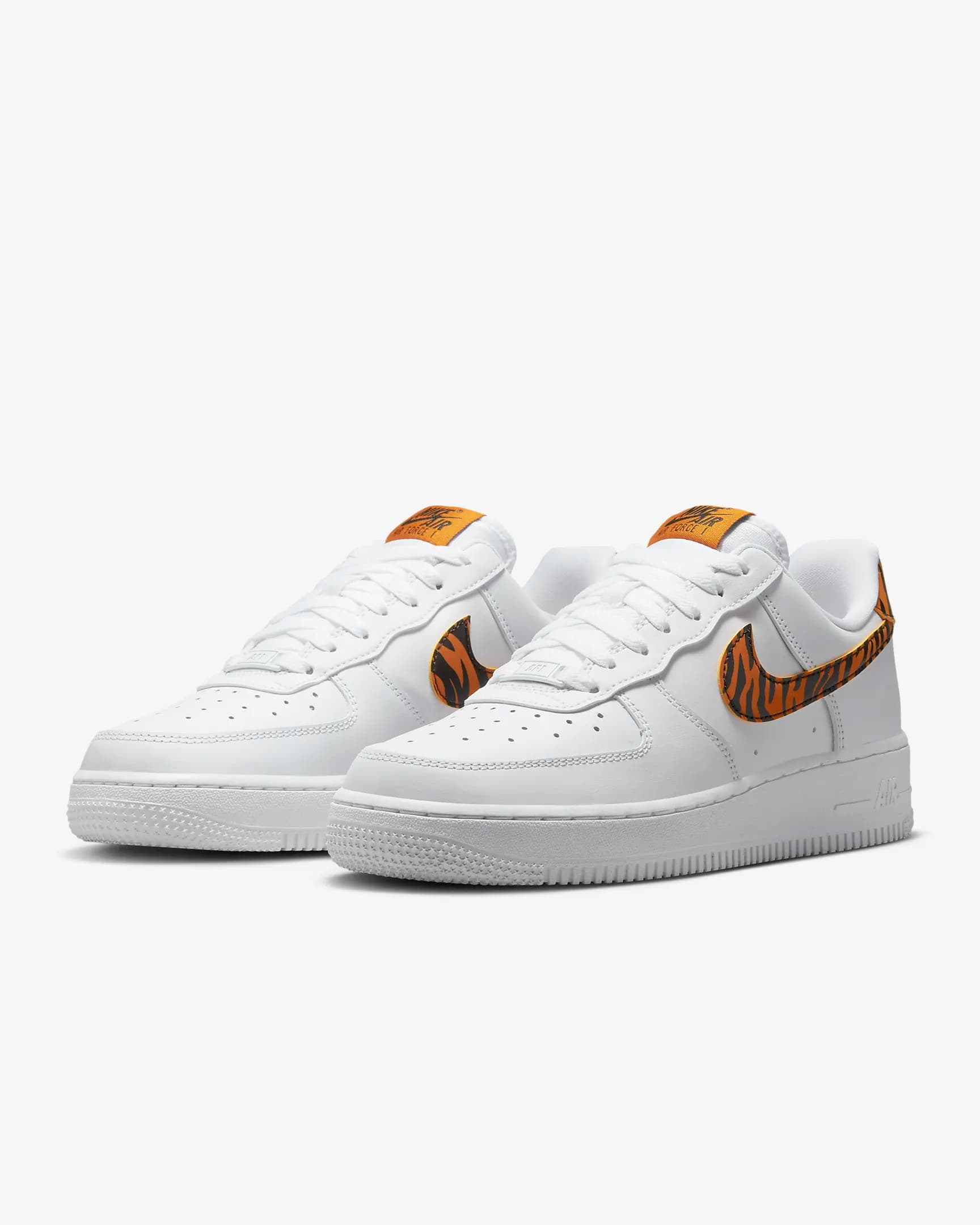 کفش زنانه نایک اورجینال-سفیدونارنجی Nike Air Force 1 ’07 — تصویر ۶