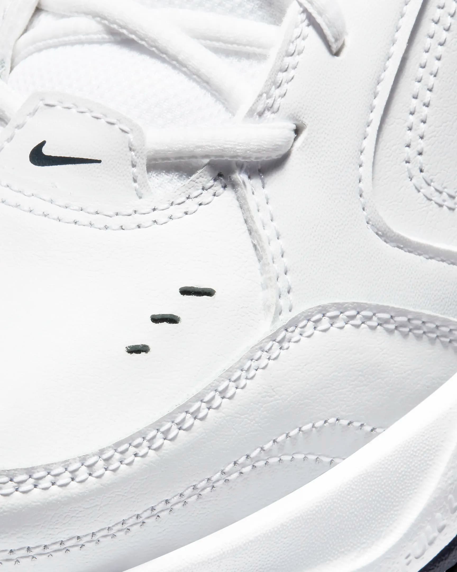کفش زنانه نایک اورجینال- سفید Nike Air Monarch IV — تصویر ۸