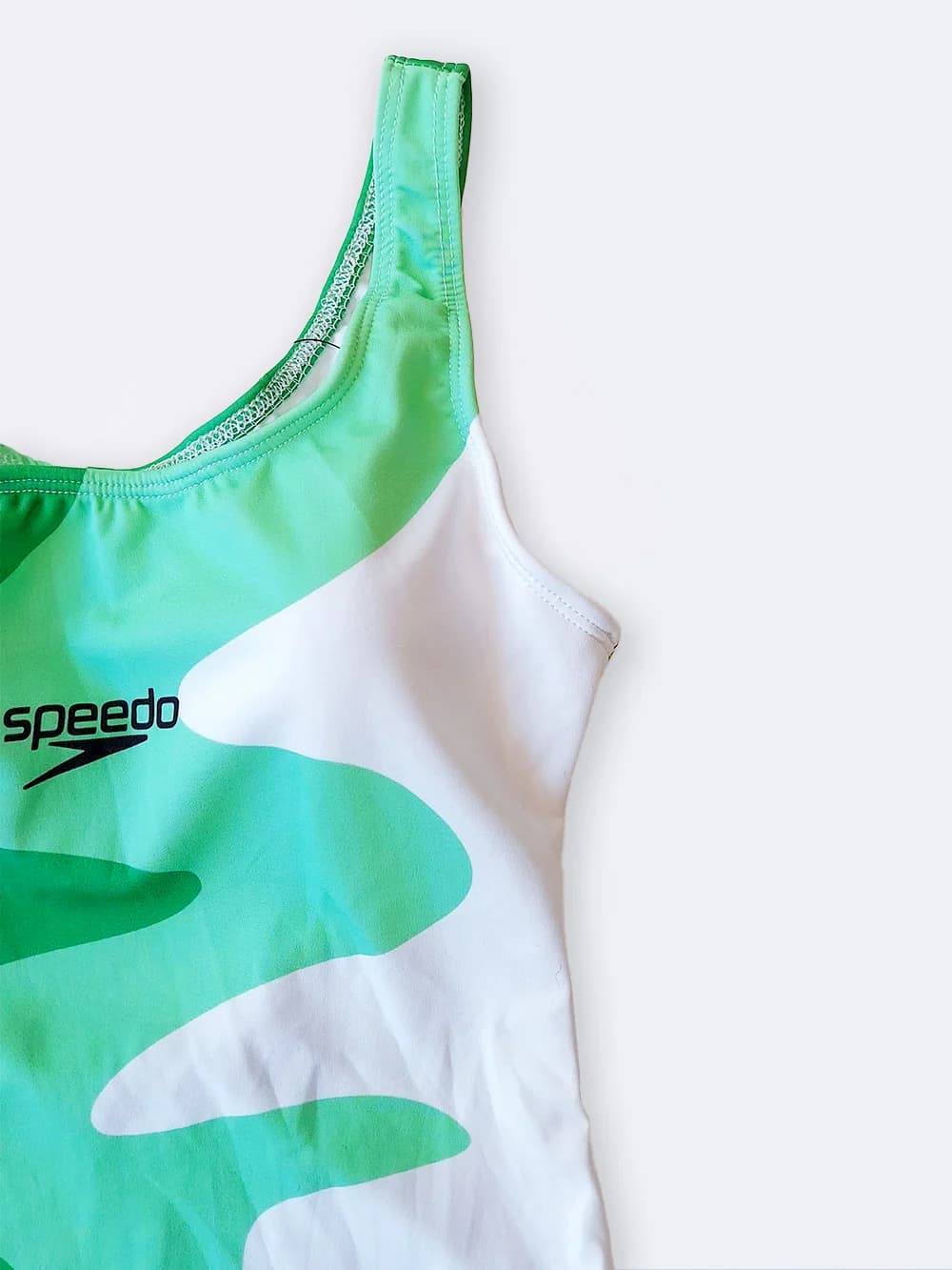 مایو اسلیپ زنانه سبز رنگ کاپدار در مدل بند پشت قهرمانی برای استخر اسپیدو ( Speedo ) — تصویر ۴